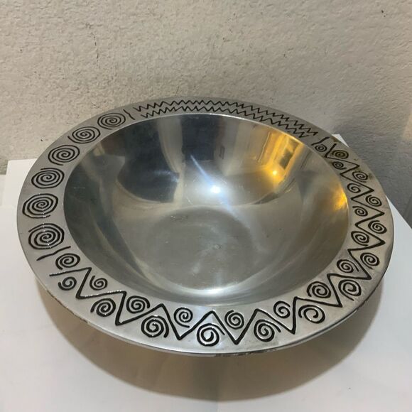 WILTON ARMETALE Reggae 14.5 inch Round Vegetable Bowl - Picture 1 of 9